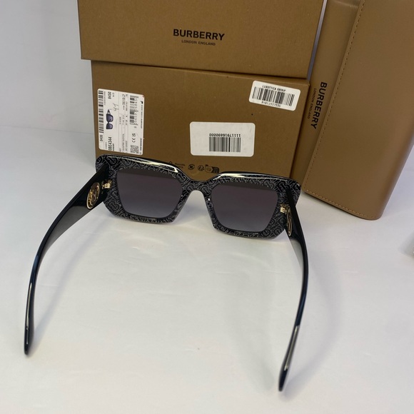 💯 - NEW Burberry BE4344 Daisy 300187 Black Dark Gray Square Women Sunglasses - Picture 9 of 15